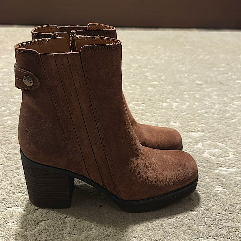 NWOT Zodiac Boots